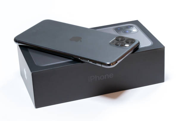 apple iphone 11 pro max con caja original aislada en blanco - iphone mockup fotografías e imágenes de stock