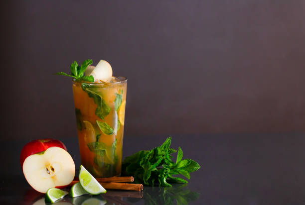 nước uống hỗn hợp táo - apple margarita hình ảnh sẵn có, bức ảnh & hình ảnh trả phí bản quyền một lần