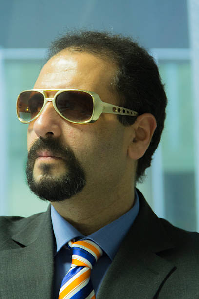 арабский деловой человек с очки - elvis presley стоковые фото и изображения
