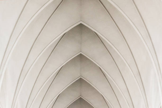 bögen in einer modernen kirche - bogen architektonisches detail stock-fotos und bilder