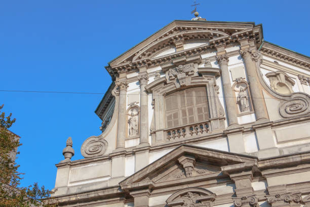 dettaglio architettonico della chiesa barocca romana di san giuseppe a milano - pride milano foto e immagini stock