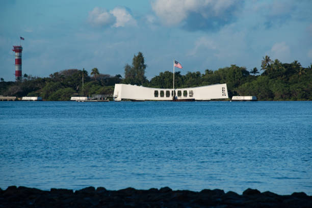 USS Arizona Memorial honors the dead laying below from the sunken USS Arizona battleship in Pearl Harbor, Hawaii, USA Oahu, Hawaii Feb 1, 2018: The USS Arizona Memorial depicts the beginning of war against Japan and a solemn memorial floating over the graves of naval sailors lost during the attack and sinking of the USS Arizona battleship in Pearl Harbor, Oahu, Hawaii, USA pearl harbor stock pictures, royalty-free photos & images