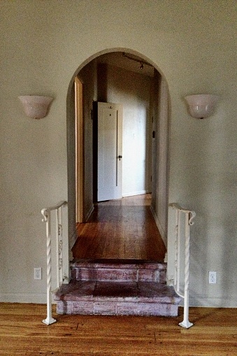 Art Deco Doorway Und Sconces Mit Hartholzboden Stockfoto Und Mehr