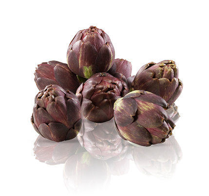 artichoke isolated on white background with clipping path