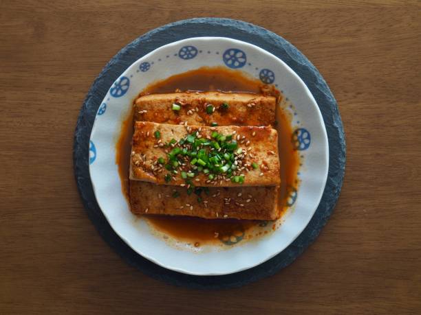 亞洲食物豆腐在醬油中煮沸， 杜布 - 喬里姆 - taiwan 個照片及圖片檔