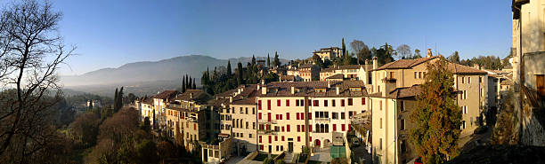 asolo (italia)-panorama - asolani foto e immagini stock