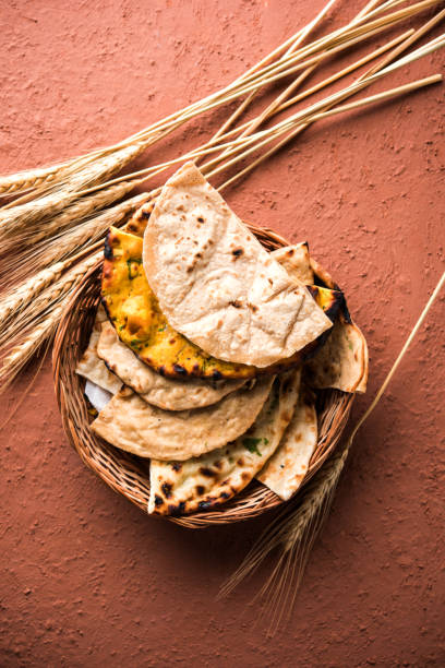 Assorted Indian Bread Basket includes chapati, tandoori roti or naan, paratha, kulcha, fulka, missi roti Assorted Indian Bread Basket includes chapati, tandoori roti or naan, paratha, kulcha, fulka, missi roti naan bread stock pictures, royalty-free photos & images