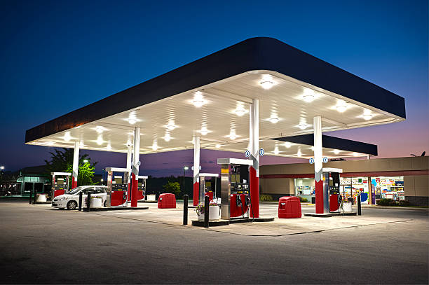 attractive gas station convenience store - reparationsverkstad bildbanksfoton och bilder