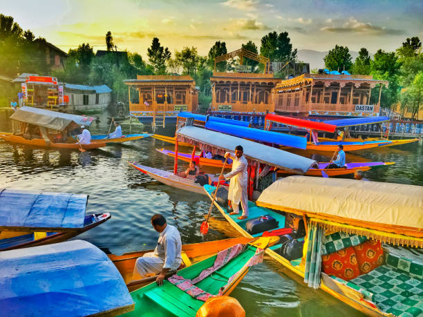 August 18, 2016. Jammu and Kashmir, India. Shikara boat traders and boat houses on the floting market on Dal lake of Kashmir, India. August 18, 2016. Jammu and Kashmir, India. Shikara boat traders and boat houses on the floting market on Dal lake of Kashmir, India. srinagar stock pictures, royalty-free photos & images