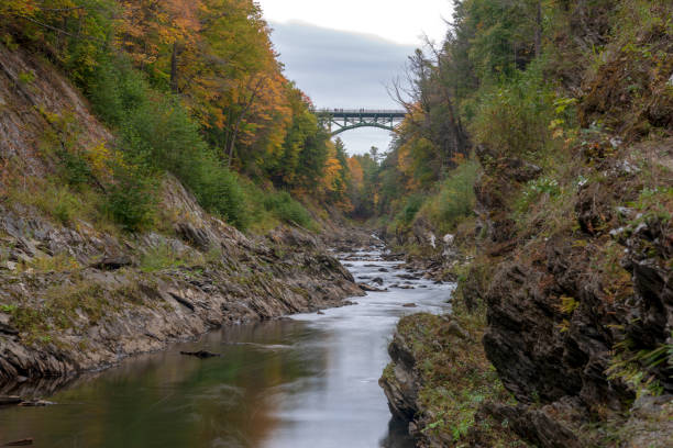 осень в вермонте - killington стоковые фото и изображения