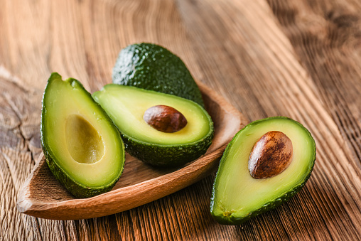 avocado-on-old-wooden-table-in-bowl-picture-id1210634323?b=1&k=20&m=1210634323&s=170667a&w=0&h=O5oOh2SAoChz2TXOvjf3b-3mCjTTc9woYPtSO_Z1fBE=