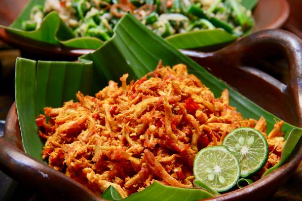 Ayam suwir pelalaah khas Bali | Sudah tau 7 Resep Ayam Suwir yang Cocok untuk Lauk dan Mudah Dibuat ini bun? yuk cekidot,