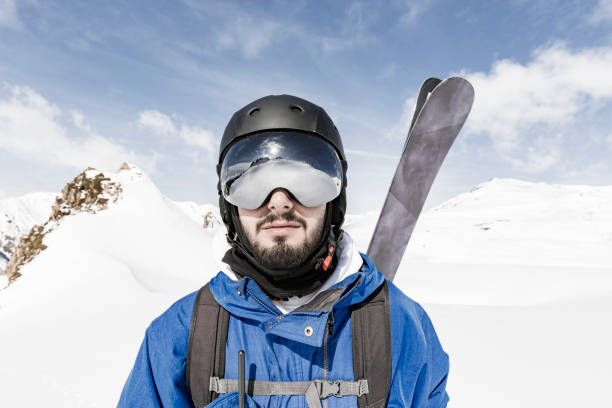 backcountry skiër - posing with ski stockfoto's en -beelden