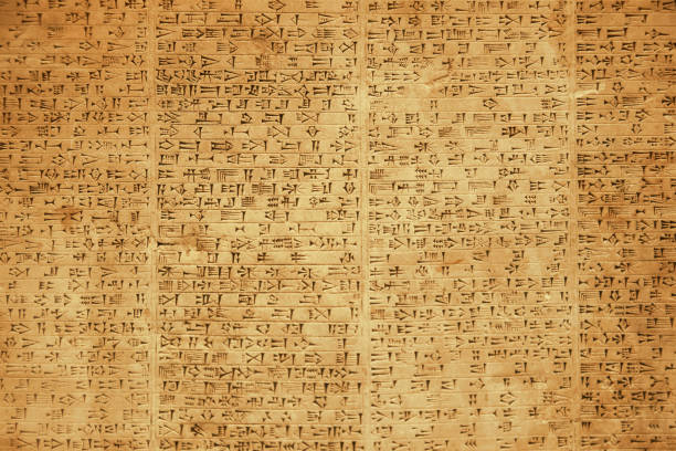 바위 정제에 고대 바빌로니아어 또는 페르시아 어 cuneiform 기호의 배경 - 고대의 뉴스 사진 이미지
