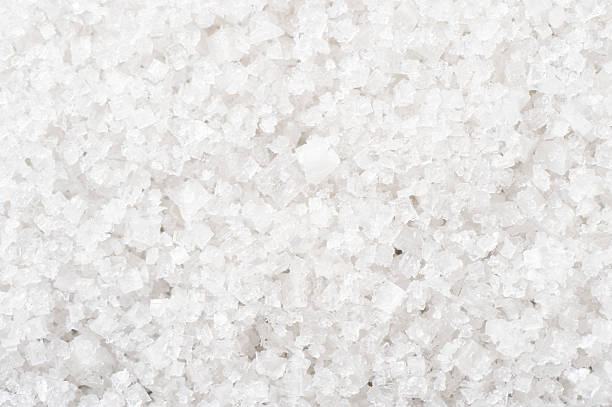 a background of white sea salt - zout stockfoto's en -beelden