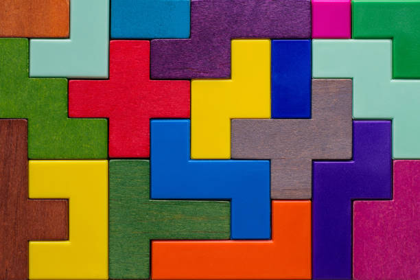 achtergrond met verschillende vormen van de kleurrijke houten blokken - blok vorm stockfoto's en -beelden
