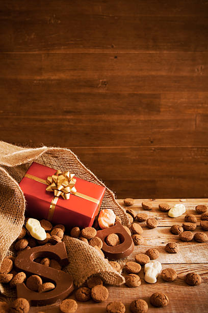bag with treats, for traditional dutch holiday 'sinterklaas' - kruidnoten stockfoto's en -beelden