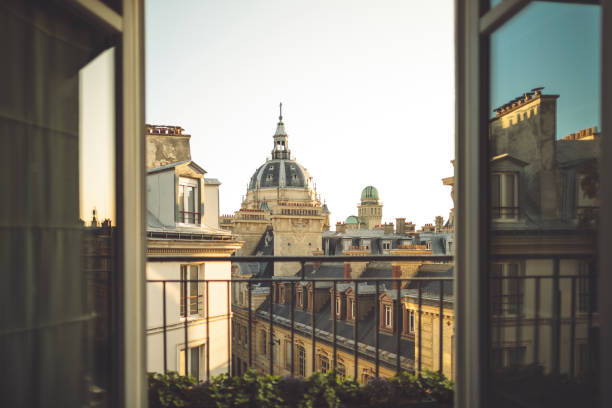balcony frame with the university of paris blurred in the background - paris imagens e fotografias de stock