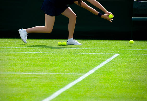 мяч девочка - wimbledon tennis стоковые фото и изображения