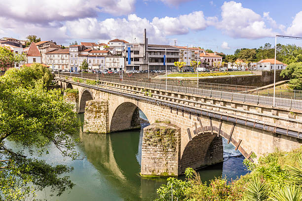 Barcelos romanesque bridge in Portugal Barcelos romanesque bridge in Portugal over the river Cávado. This historic site with other archeological finding all around the bridge is called Barcelinhos as seen on the park above right. barcelos stock pictures, royalty-free photos & images