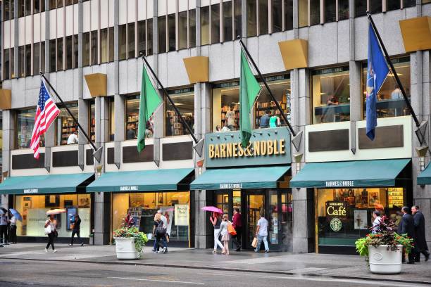 Top 60 Barnes Noble Fifth Avenue Stock Photos Pictures And