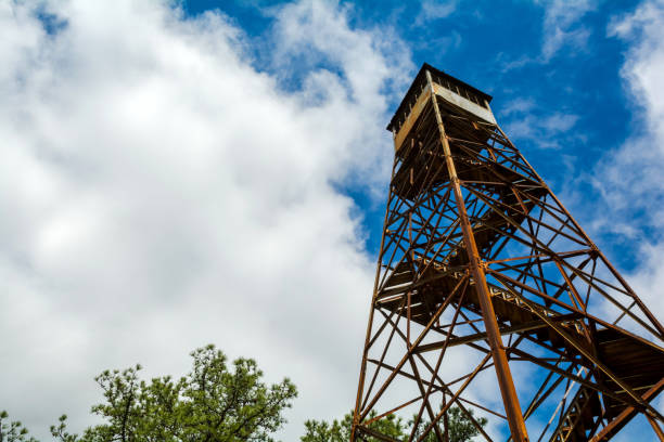 Bays Mountain Fire Tower Bays Mountain Fire Tower at Bay Mountain Park in Kingsport, TN. fire lookout tower stock pictures, royalty-free photos & images