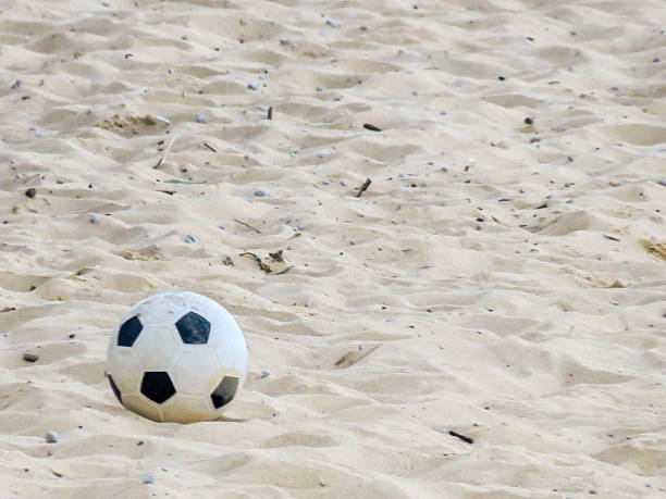bola de futebol de praia - futebol de praia imagens e fotografias de stock