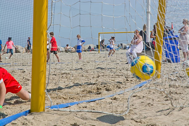 torneio de jogo de futebol de praia - futebol de praia imagens e fotografias de stock