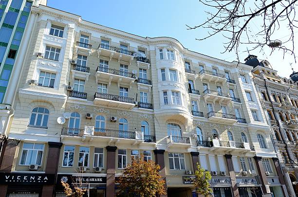 красивое здание bogdana khmel'nitskogo street, киев - shevchenko стоковые фото и изображения