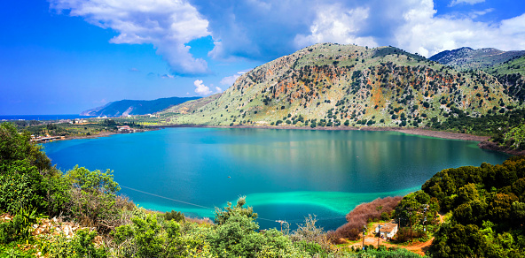 kreativ nærme sig licens Beautiful Emerald Lake Kournas In Crete Island For Nature Lovers Greece  Stock Photo - Download Image Now - iStock
