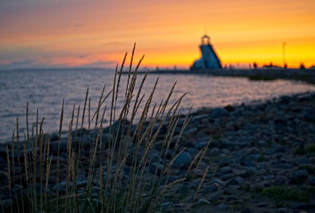 bellissimo tramonto di fine estate in spiaggia - niskanen foto e immagini stock