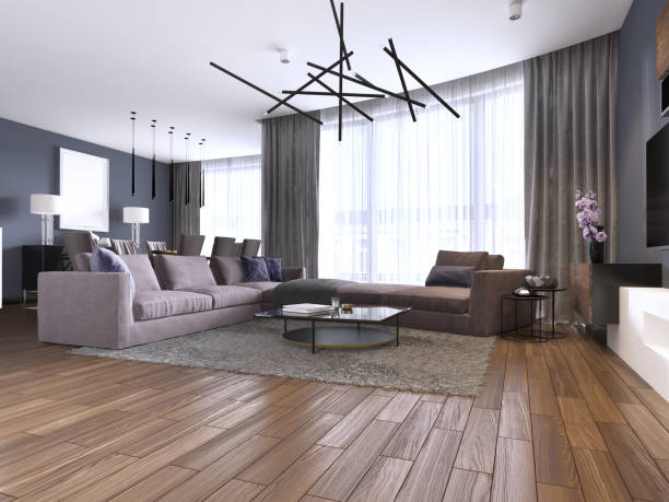 schönes wohnzimmer interieur mit holzfußboden und großen eck sofa violette farbe im neuen luxus-haus. zeitgenössischen stil. - hartholz stock-fotos und bilder