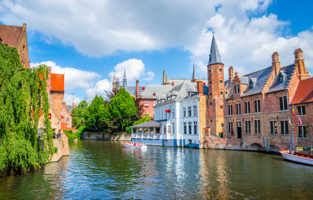 Beautiful narrow streets and traditional houses in the old town of Bruges (Brugge), Belgium  brugge, belgium stock pictures, royalty-free photos & images