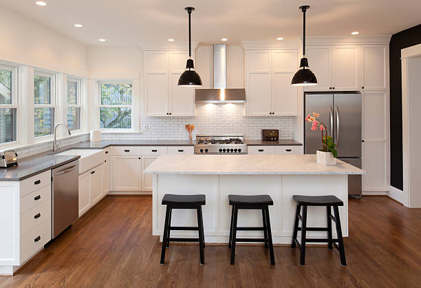 beautiful new kitchen - kookeiland stockfoto's en -beelden