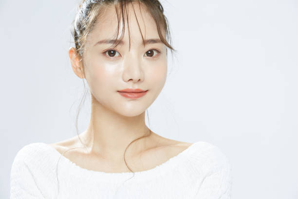 retrato de belleza de una joven asiática con pelo de moño - maquillaje kawaii fotografías e imágenes de stock