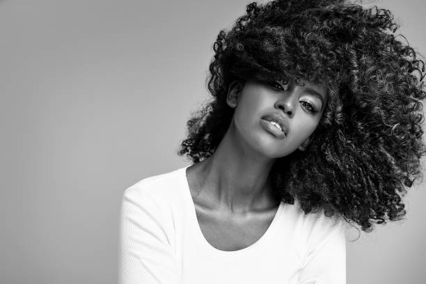 potret kecantikan wanita afro. - rambut hitam alami potret stok, foto, & gambar bebas royalti