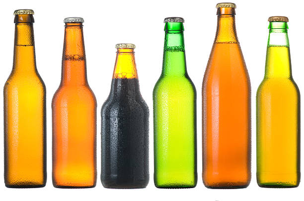 garrafas de cerveja - empty beer bottle imagens e fotografias de stock