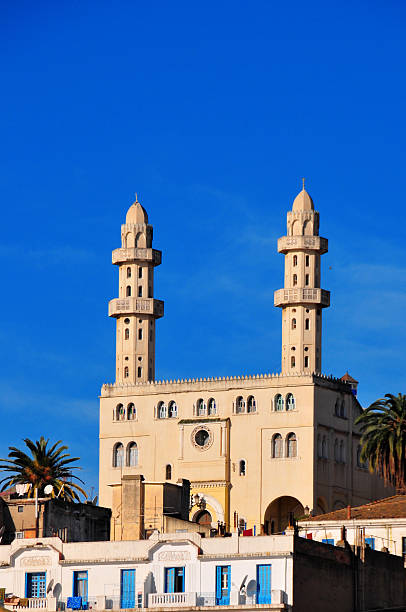 de bejaia, algérie: mosquée sidi el mouhoub, église saint joseph - kabylie photos et images de collection