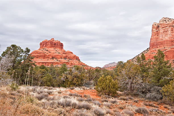Bell Rock and Courthouse Butte Bell Rock and Courthouse Butte are two prominent and beautiful sandstone peaks at the south edge of the red rock formations of the Coconino National Forest near Sedona, Arizona, USA. jeff goulden sedona stock pictures, royalty-free photos & images