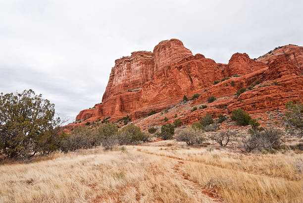 Courthouse Butte Bell Rock and Courthouse Butte are two prominent and beautiful sandstone peaks at the south edge of the red rock formations of the Coconino National Forest near Sedona, Arizona, USA. jeff goulden sedona stock pictures, royalty-free photos & images