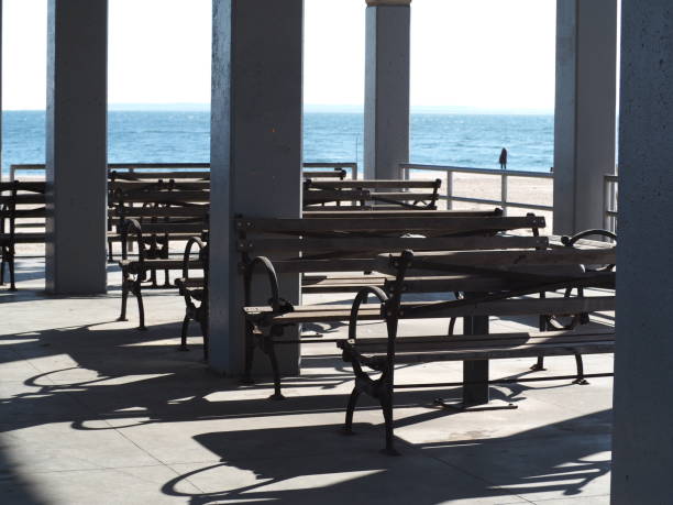 布賴頓海灘的長凳 - brighton 個照片及圖片檔