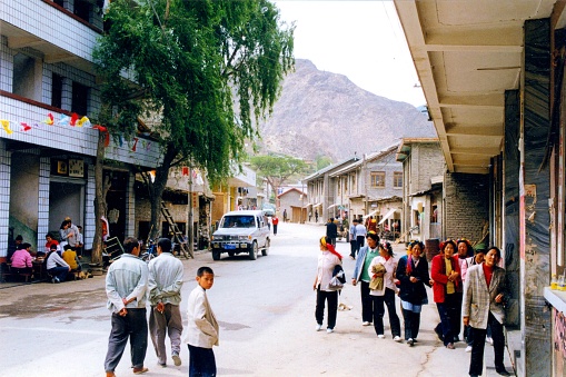 100 years ago, Benzilan is an important horse caravan town on the ancient mountain road, With the development of road traffic, it gradually became an ordinary town. Film photo in May 1999, Deqin County, Yunnan