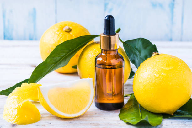 bergamot citrus etherische olie, aromatherapie olie natuurlijke organische cosmetica. - essential oils smell stockfoto's en -beelden