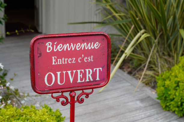bienvenue entrez c’est ouvert signifie dans français bienvenue venez dans son panneau d’affichage de boutique ouvert sur l’entrée du magasin - Photo