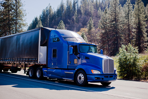 Big Modern Famouse Rig Semi Truck Blue Black Trailer Big Modern Famouse Rig Semi Truck Blue Black Trailer