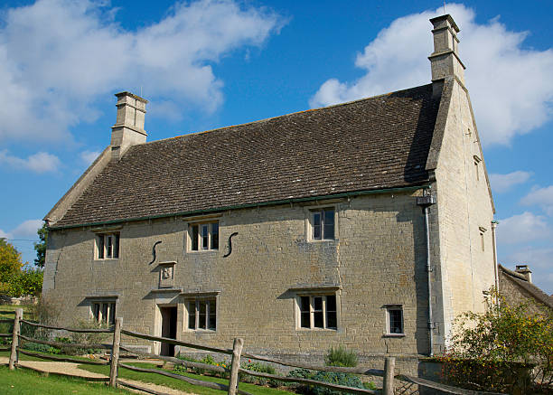 Birthplace of Sir Isaac Newton Lincolnshire, England – 12th October 2015. Woolsthorpe Manor in Woolsthorpe-by-Colsterworth, the birthplace of Sir Isaac Newton.  isaac newton picture stock pictures, royalty-free photos & images