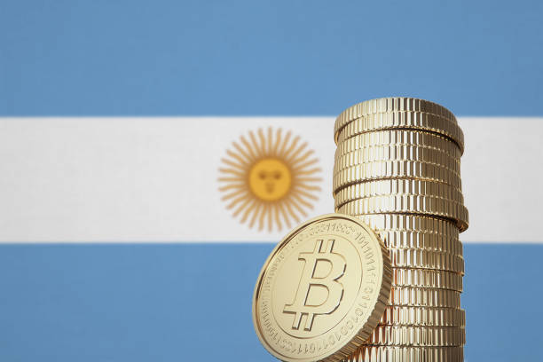 Pilha de Bitcoins com a bandeira da Argentina ao fundo