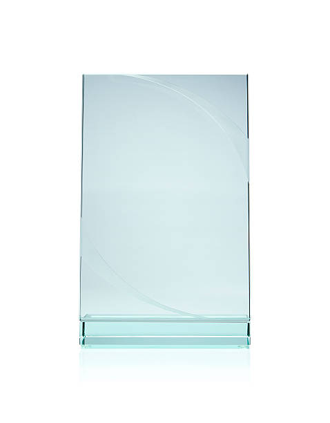 blank glass award plate isolated with white background - glas materiaal stockfoto's en -beelden