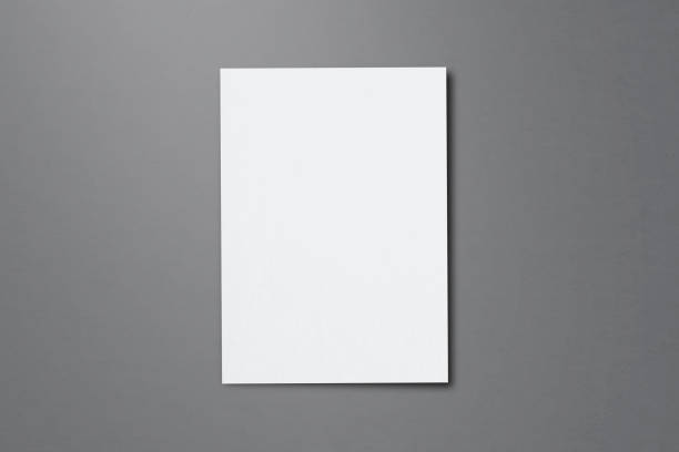 leere papierbögen für broschüre auf grauem hintergrund, ansicht von oben. mock up - brief dokument stock-fotos und bilder