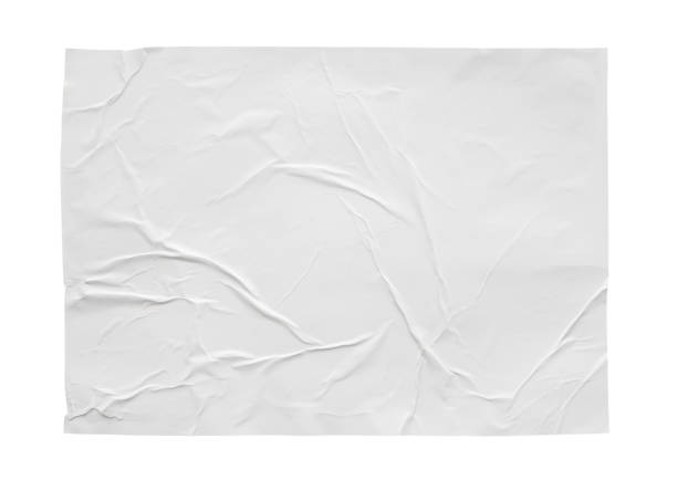 leere weiße zerknitterte und geknickte aufkleber papier poster textur isoliert auf weißem hintergrund - plakat stock-fotos und bilder